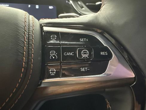 Used 2025 Jeep Grand Cherokee Summit w/ Luxury Tech Group V AWD/4WD image 22