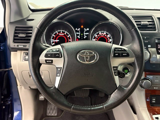 Used 2012 Toyota Highlander Limited w/ Tow Pkg FWD image 23