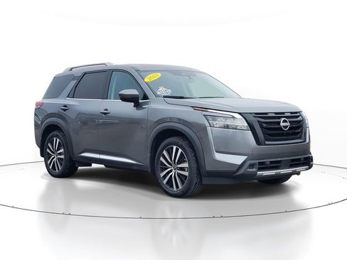 Used 2023 Nissan Pathfinder Platinum image 1