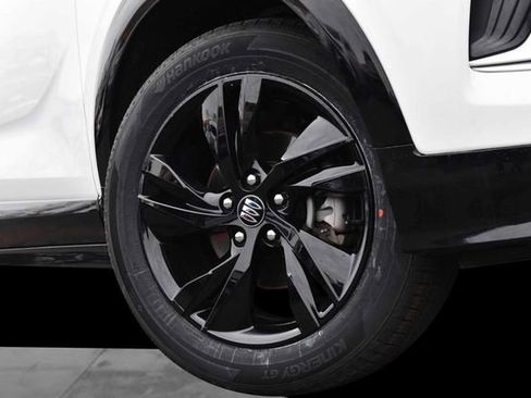 Used 2024 Buick Encore GX Sport Touring image 3