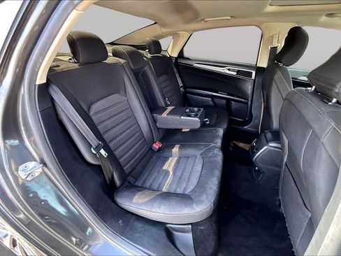 Used 2019 Ford Fusion SE AWD/4WD image 27
