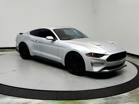 Used 2019 Ford Mustang Coupe RWD image 3