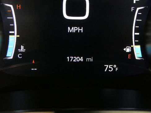 Used 2024 Chrysler Pacifica Limited w/ Trailer Tow Group AWD/4WD image 23