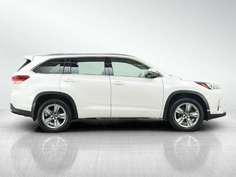 Used 2017 Toyota Highlander Limited AWD/4WD image 6