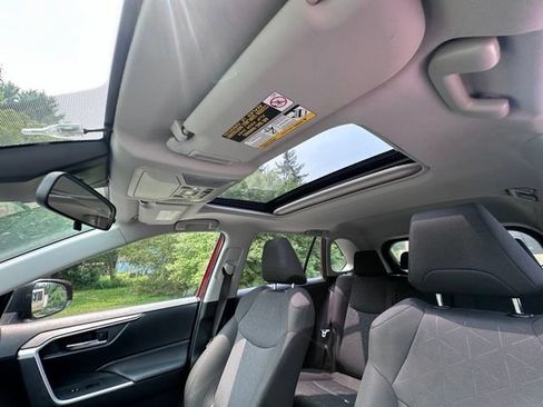 Used 2019 Toyota RAV4 XLE w/ Convenience Package AWD/4WD image 13