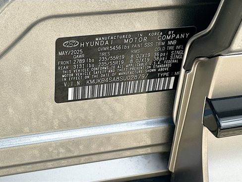 Used 2025 Genesis GV60 RWD image 39