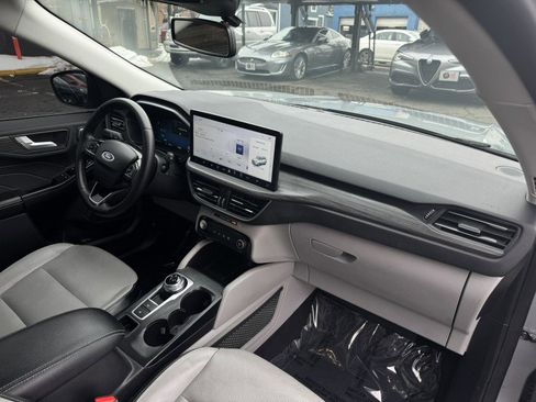Used 2023 Ford Escape Platinum image 30