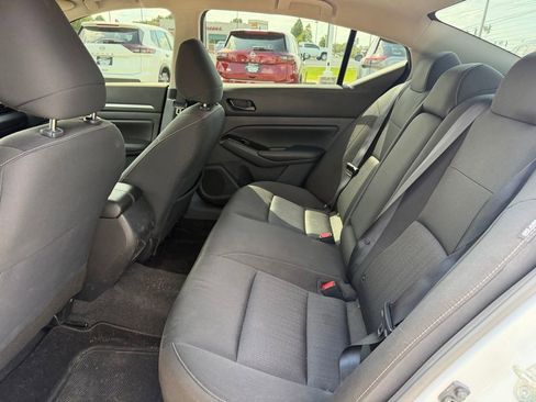 Used 2023 Nissan Altima 2.5 SV FWD image 12