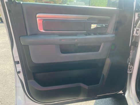 Used 2019 RAM 1500 Classic SLT w/ Protection Group AWD/4WD image 11