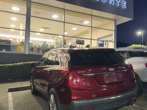 Used 2017 Cadillac XT5 Luxury w/ Driver Awareness Package image 4