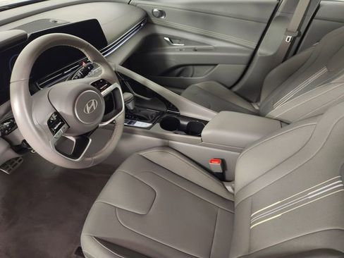 Certified 2025 Hyundai Elantra SEL FWD image 11