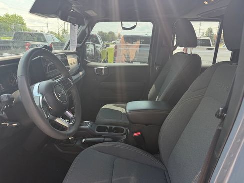Used 2024 Jeep Wrangler Unlimited Sahara AWD/4WD image 6