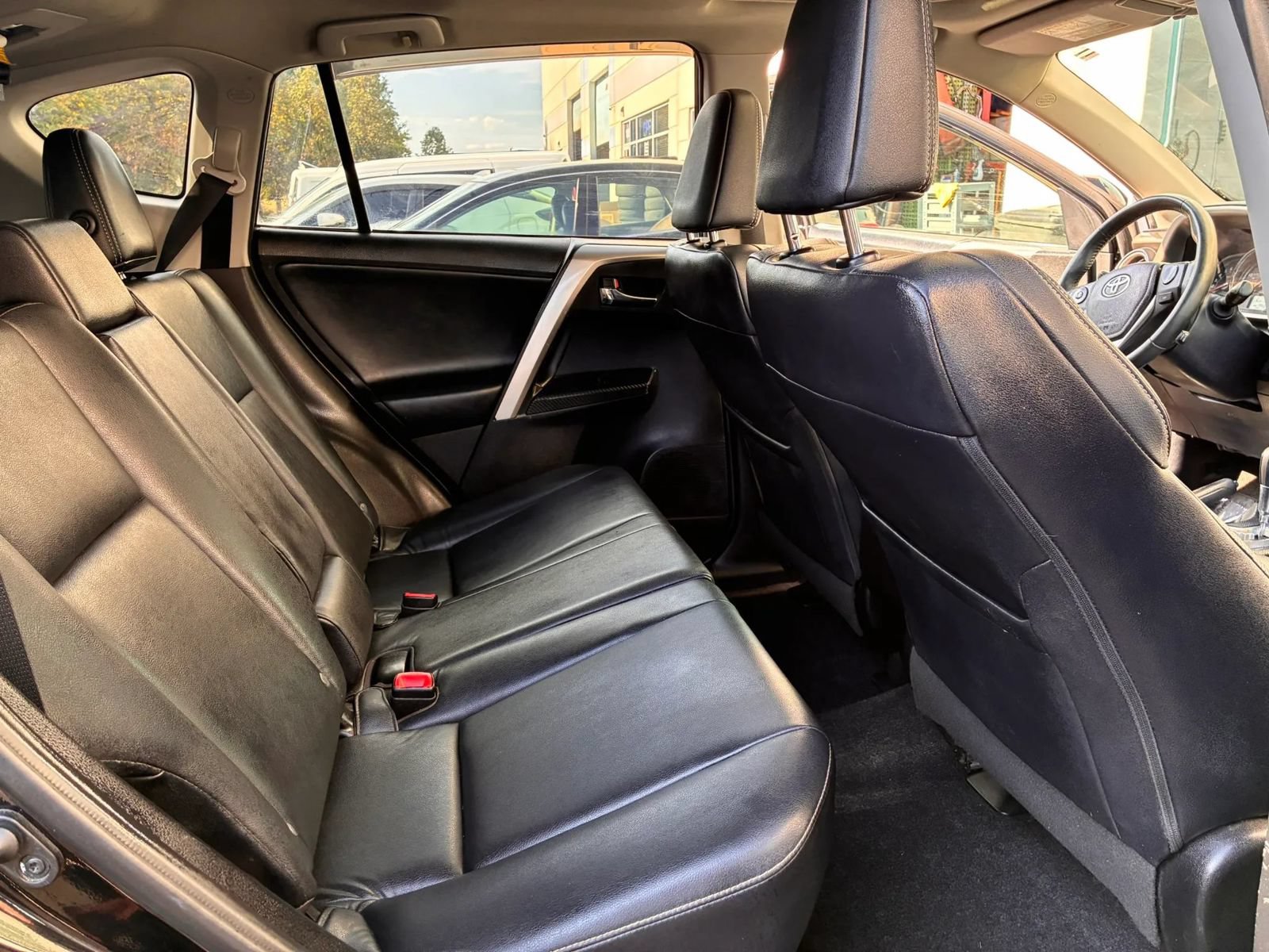 Used 2015 Toyota RAV4 Limited w/ Technology Package AWD/4WD image 32