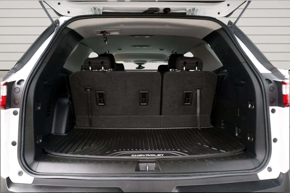Used 2020 Chevrolet Traverse LS FWD image 10