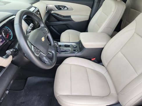 Used 2023 Chevrolet Traverse LT FWD image 4