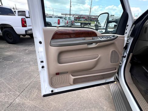 Used 2001 Ford Excursion Limited image 11