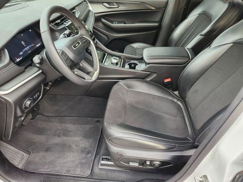 Used 2024 Jeep Grand Cherokee L Laredo image 9