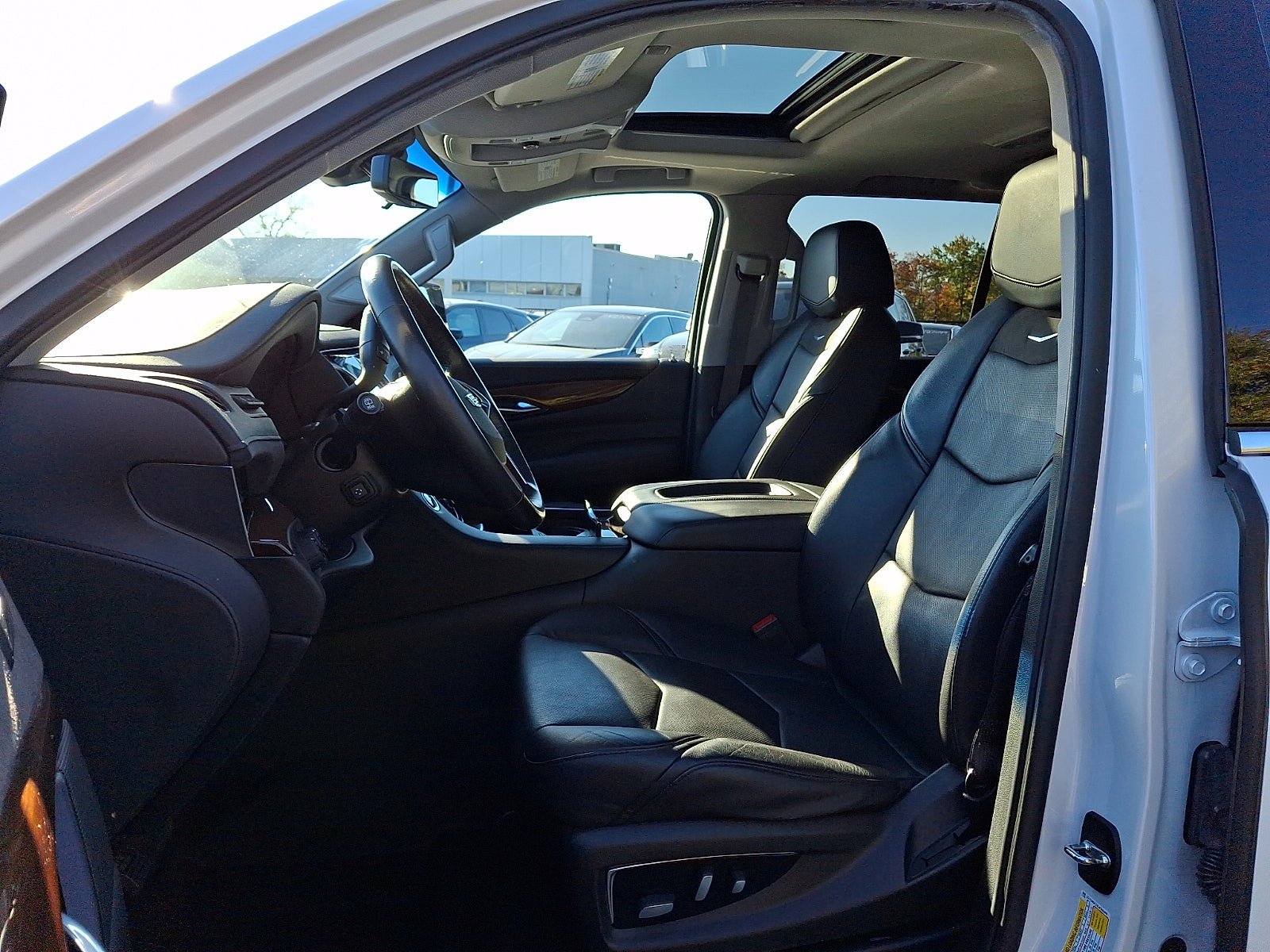 Used 2020 Cadillac Escalade Luxury AWD/4WD image 15