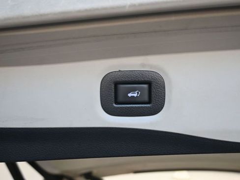 Used 2020 Nissan Rogue SV image 26