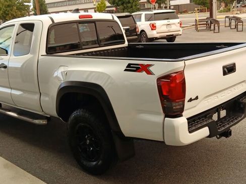 Used 2020 Toyota Tacoma SR image 4