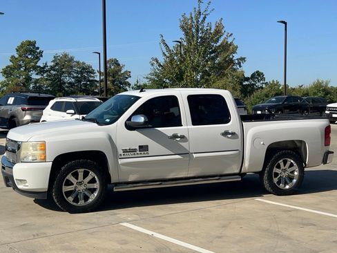 Used 2009 Chevrolet Silverado 1500 LT w/ Texas Edition RWD image 6