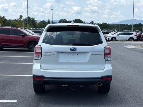 Used 2018 Subaru Forester 2.5i Touring AWD/4WD image 8