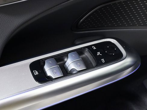 Used 2025 Mercedes-Benz E 350 4MATIC Sedan image 31