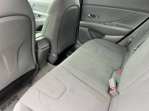 Used 2021 Hyundai Elantra SE image 5