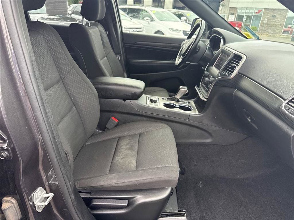 Used 2021 Jeep Grand Cherokee Laredo AWD/4WD image 25