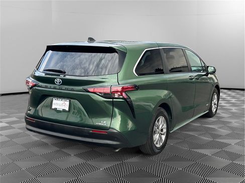 Used 2022 Toyota Sienna LE AWD/4WD image 5