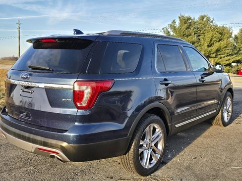Used 2017 Ford Explorer XLT w/ Equipment Group 202A image 7
