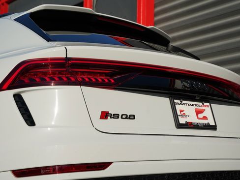 Used 2024 Audi RS Q8 4.0T image 3