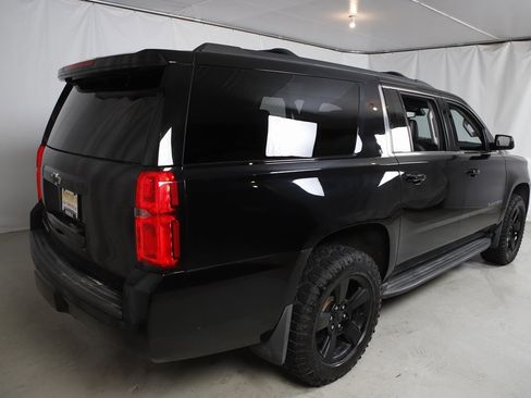 Used 2018 Chevrolet Suburban LT image 3