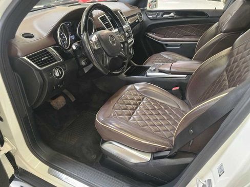 Used 2015 Mercedes-Benz GL 550 GL 550 4MATIC image 7
