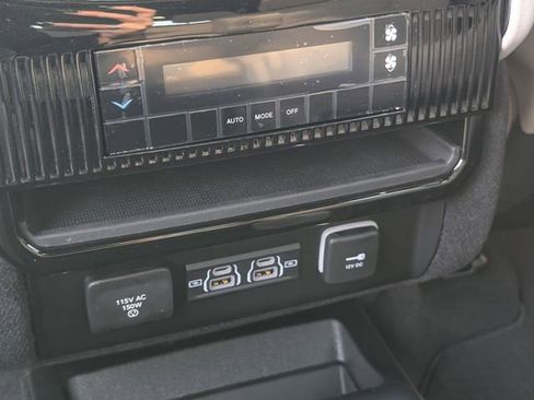New 2026 Jeep Grand Wagoneer 4WD w/ Premium Group I image 49