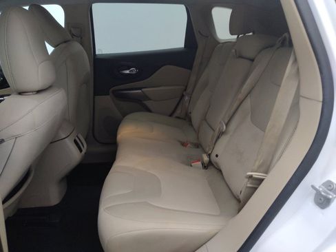 Used 2019 Jeep Cherokee Latitude w/ Popular Appearance Group FWD image 18