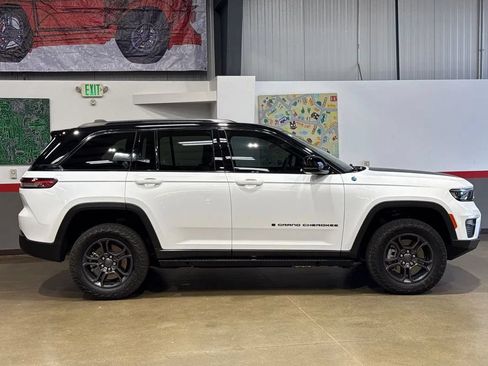 Used 2024 Jeep Grand Cherokee Trailhawk AWD/4WD image 3