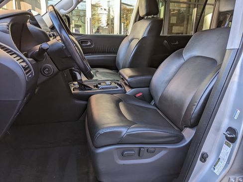 Used 2021 Nissan Armada SV image 11