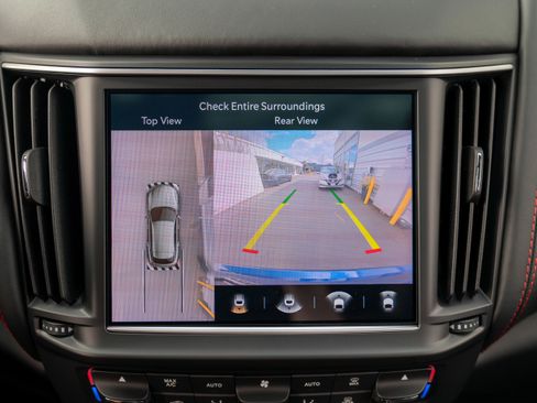 Used 2024 Maserati Levante GT Ultima image 24