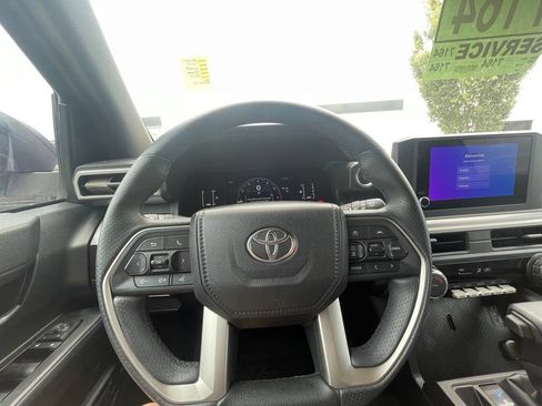 Used 2025 Toyota 4Runner SR5 AWD/4WD image 13