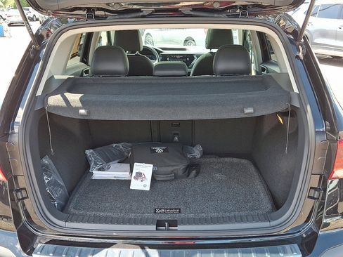 Used 2022 Volkswagen Taos SEL image 18