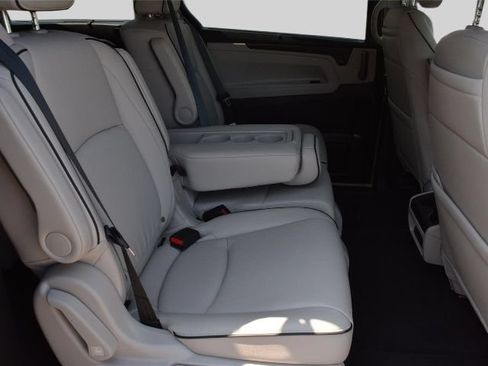 Certified 2026 Honda Odyssey Touring image 18
