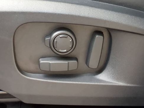 Used 2025 Land Rover Defender 110 S image 17