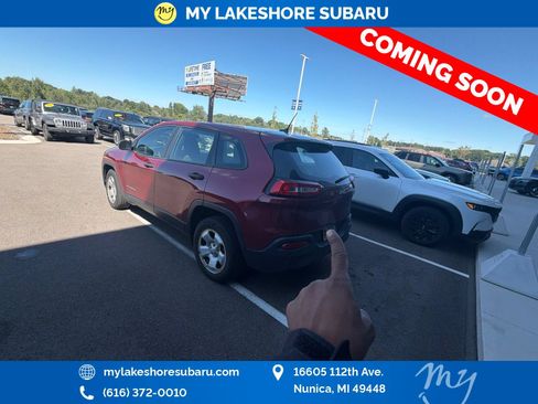 Used 2016 Jeep Cherokee Sport FWD image 5