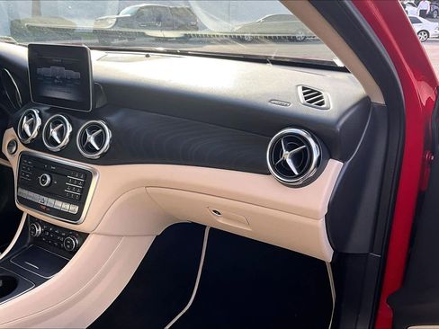 Used 2019 Mercedes-Benz GLA 250 4MATIC image 18