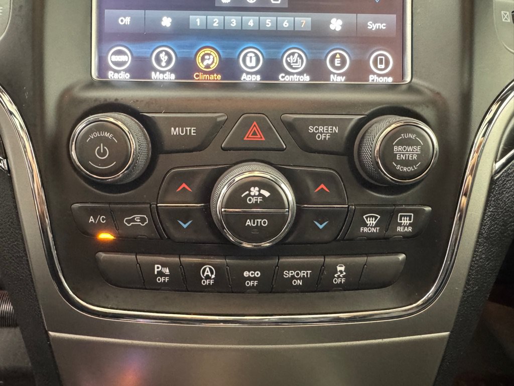 Used 2018 Jeep Grand Cherokee Limited w/ Luxury Group II AWD/4WD image 17
