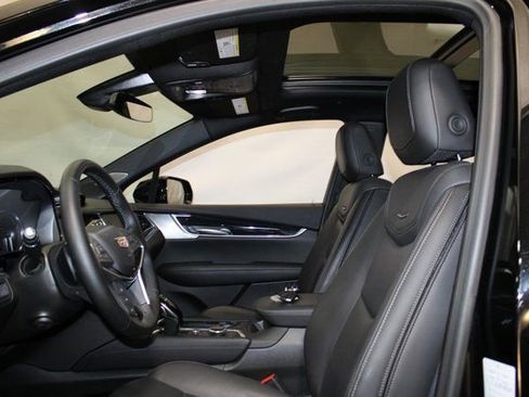 Used 2025 Cadillac XT5 Premium Luxury image 9