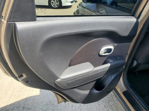 Used 2016 Kia Soul + image 14