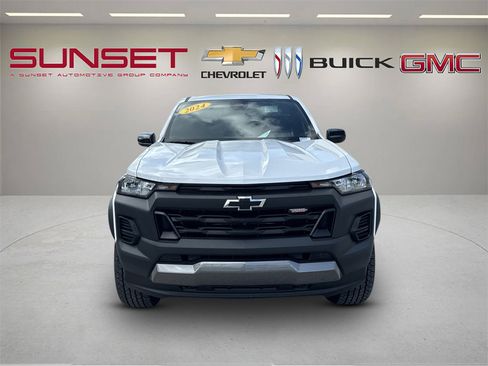 Certified 2024 Chevrolet Colorado Trail Boss w/ LPO, Dark Essentials Package AWD/4WD image 2