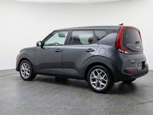 Used 2025 Kia Soul LX w/ LX Technology Package image 6